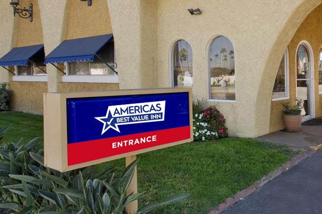 Americas Best Value Inn สต็อกบริดจ์ ภายนอก รูปภาพ