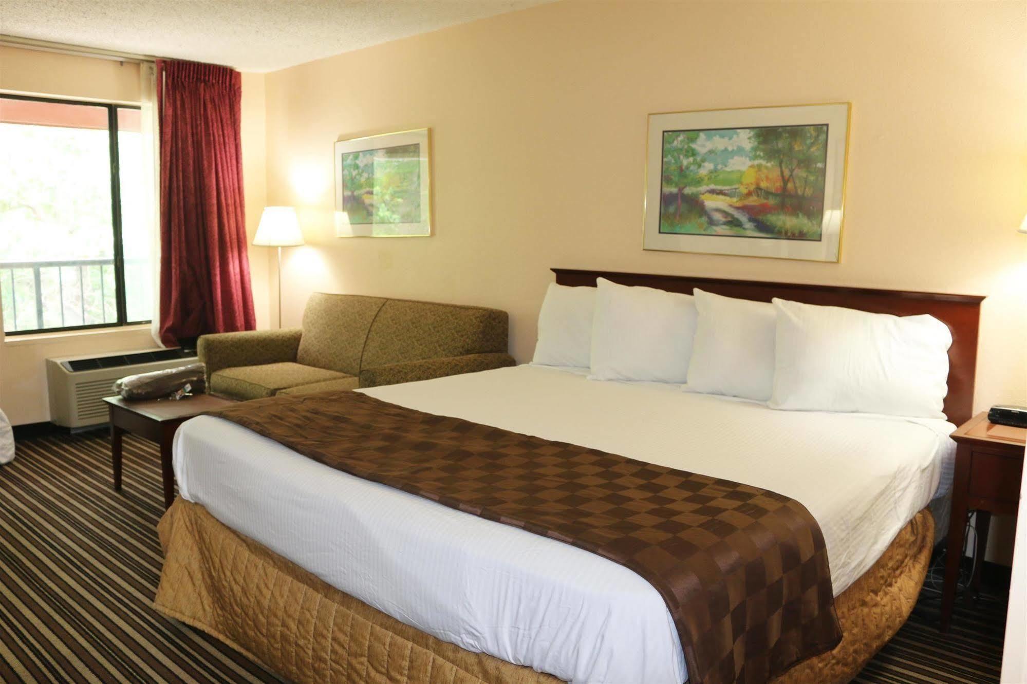 Americas Best Value Inn สต็อกบริดจ์ ภายนอก รูปภาพ